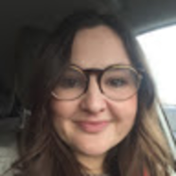 Meet your Posher, Courtney - Picture 1 of 1